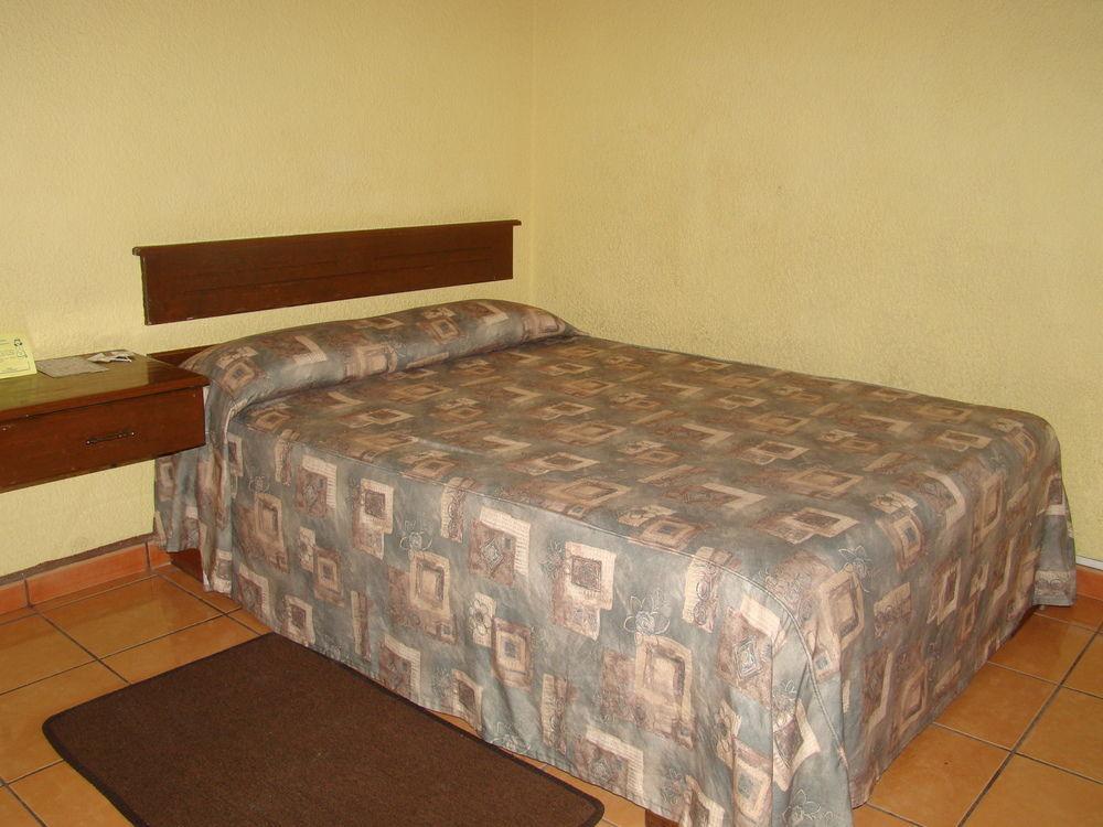 Hotel Estefania มอเรเลีย ภายนอก รูปภาพ
